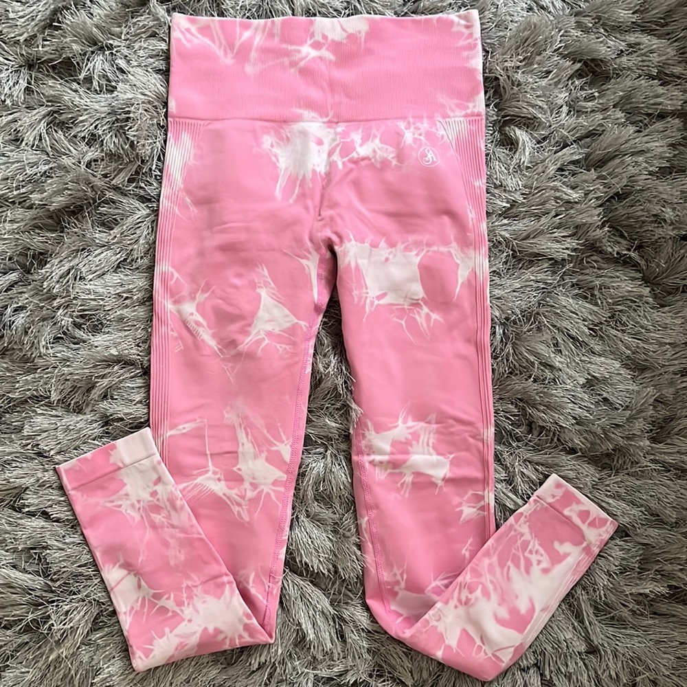 Pink booty scrunch leggings